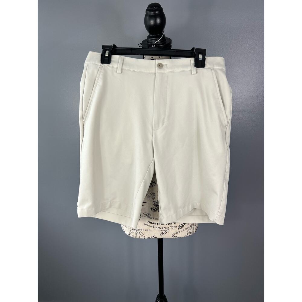 Men's Greg Norman off white Golf Shorts with pockets
